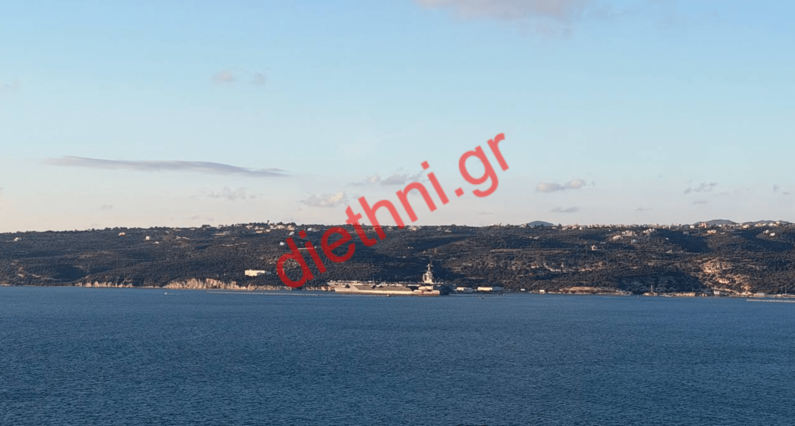 Το αμερικανικό αεροπλανοφόρο USS «Gerald R. Ford» στον Κόλπο της Σούδας, στην Κρήτη, κατά τη διάρκεια στάσης ανεφοδιασμού φωτο diethni.gr